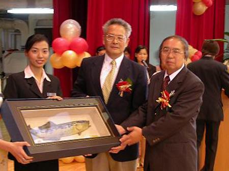2003 (30).jpg - Oc 19, 2003  五十週年校慶傑出校友頒獎 [NTOU Distinguished Alumni Award]-4